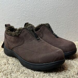L.L. Bean Women's US Size 9.5 Waterproof Mocs Slip On Leather Rain Leather